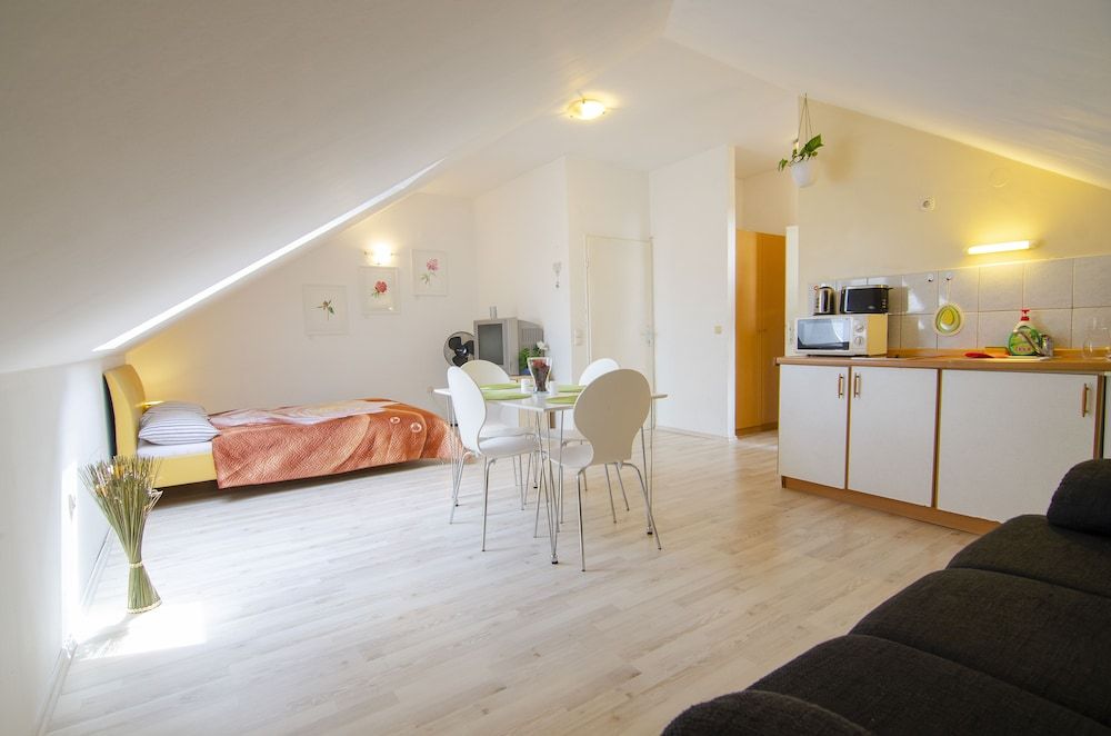 Family Guesthouse GreenSLO