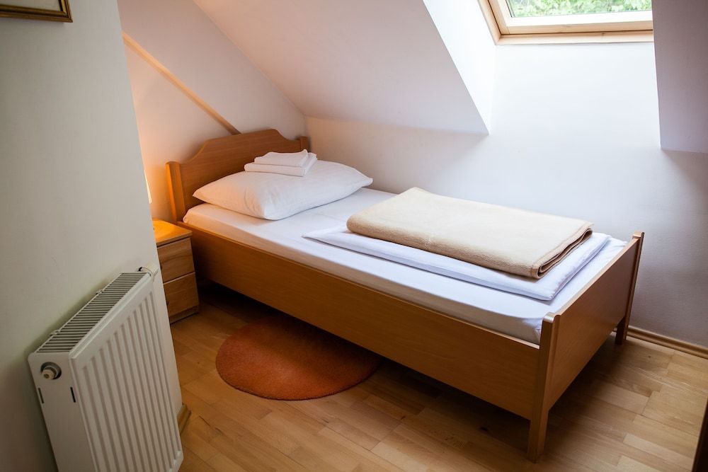 B&B Pod Skalo Standard Triple Room, 1 Bedroom 2