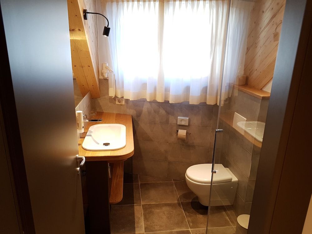 Hotel Vandot Deluxe Room, 1 King Bed 4