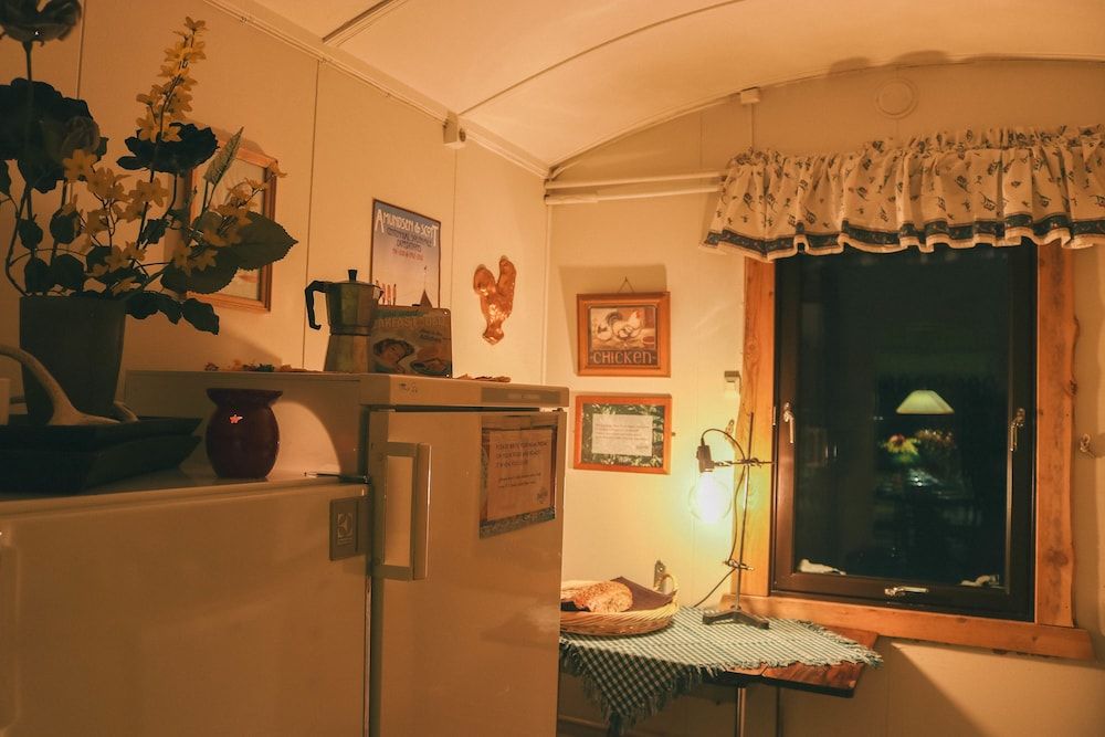 Mary-Ann's Polarrigg Basic Twin Room, Shared Bathroom 8