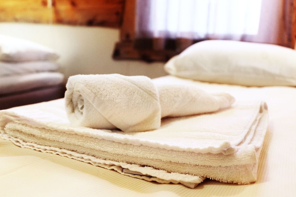 Mary-Ann's Polarrigg Basic Twin Room, Shared Bathroom 2