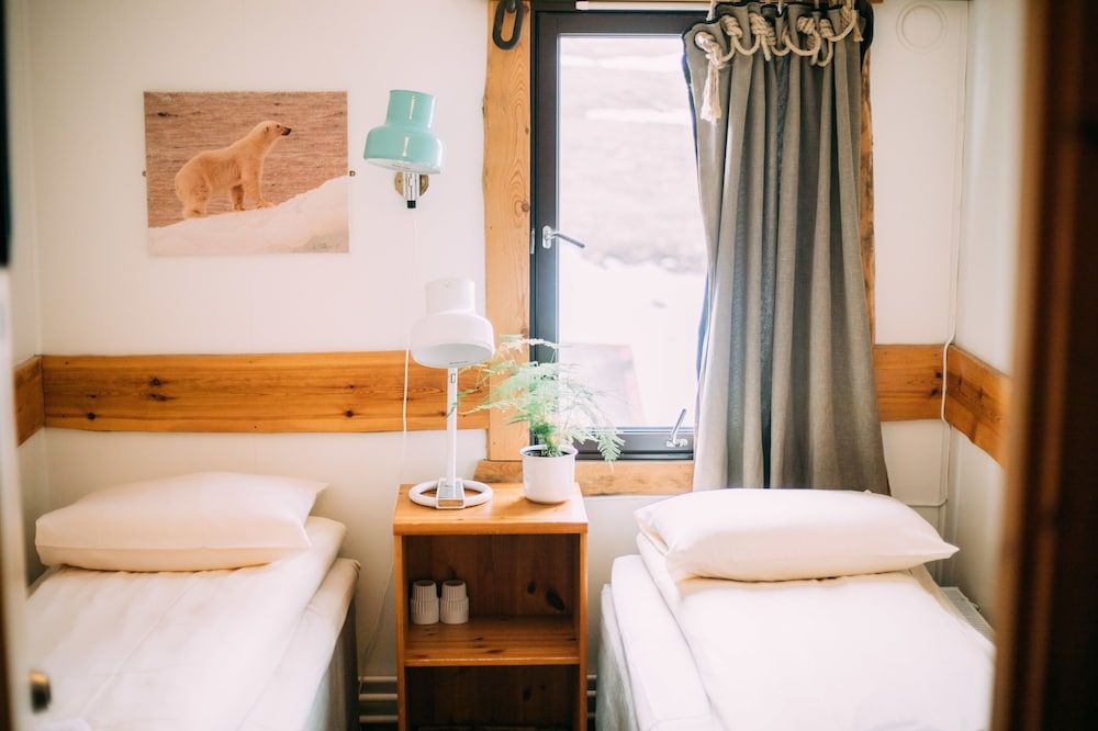 Mary-Ann's Polarrigg Basic Twin Room, Shared Bathroom