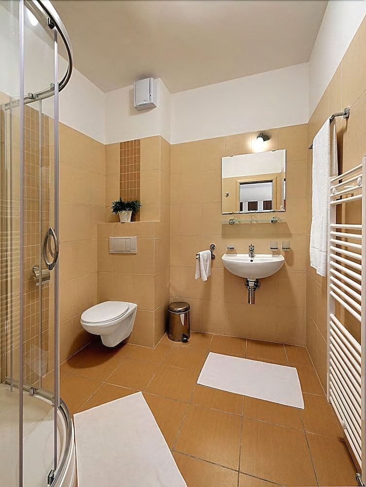 Melrose Apartments 2 Comfort Apartment (with free garage parking) 4