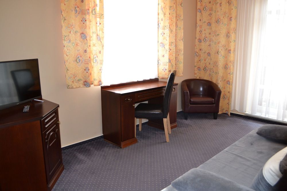 Greenwood Hotel Family Suite, 2 Bedrooms 5