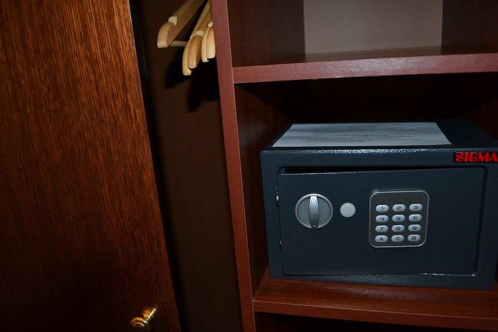 Greenwood Hotel Family Suite, 2 Bedrooms 6