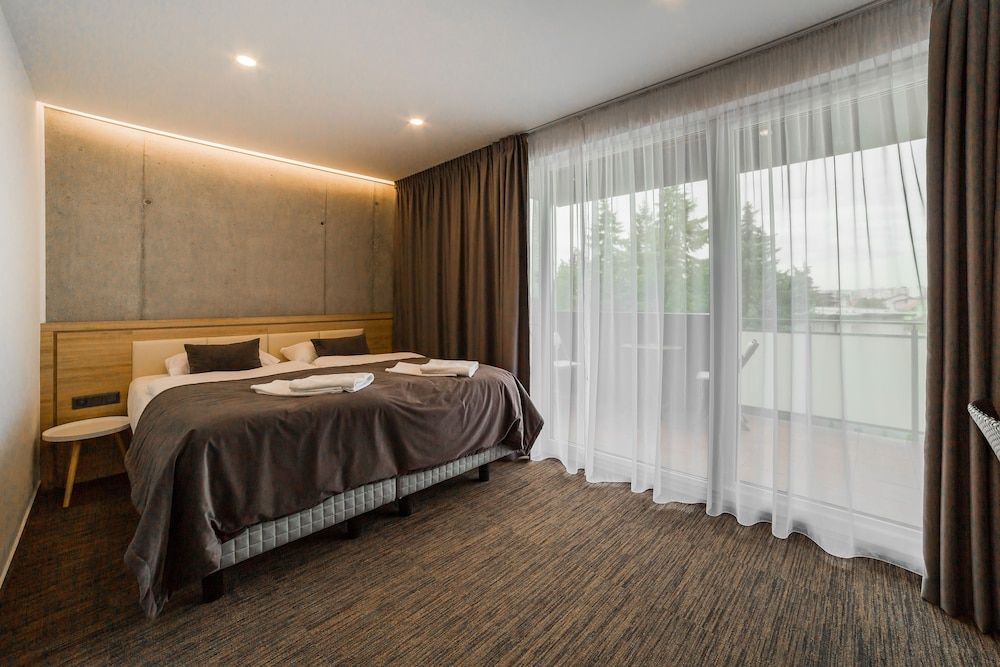 Hotel Dolphin Double Deluxe with pool access 2