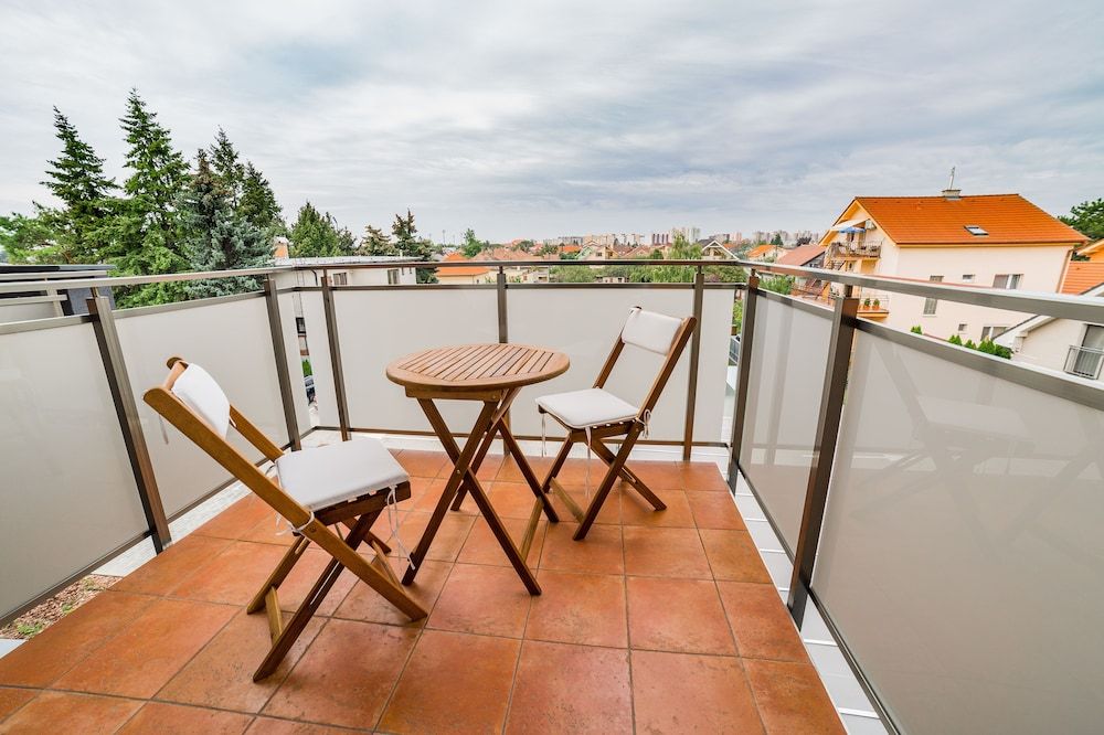 Hotel Dolphin Double Deluxe with pool access 3