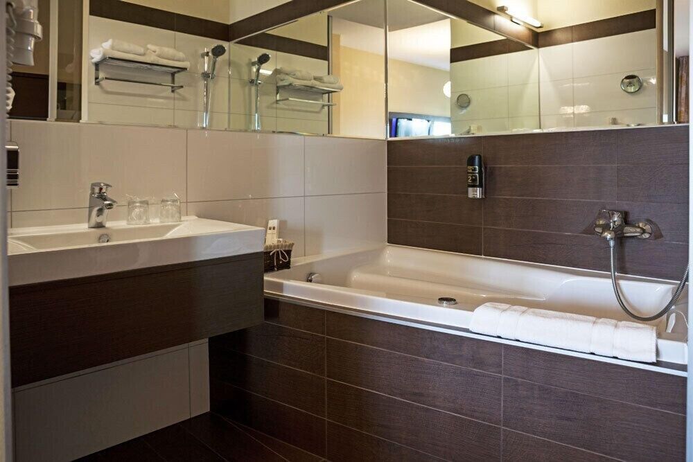 Hotel Centrum Deluxe Business Room with Terrace 4