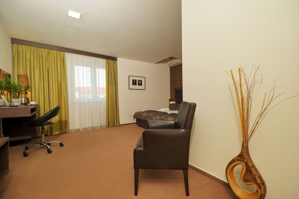 Hotel Centrum Business Double or Twin Room 10