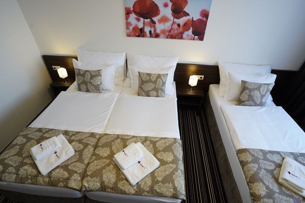 Hotel Satel Premium Triple Room 6