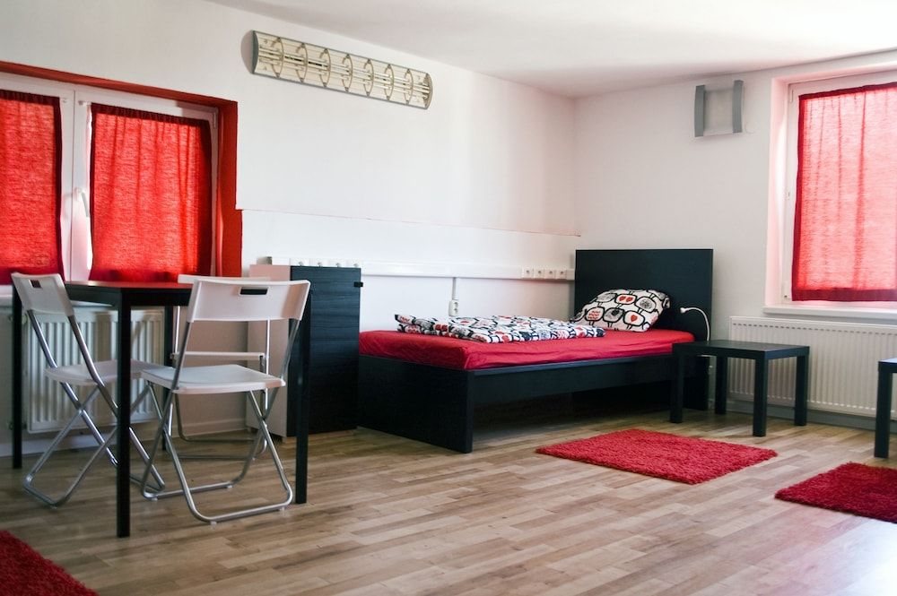 Nitra Glycerin Hostel Quadruple Room 2