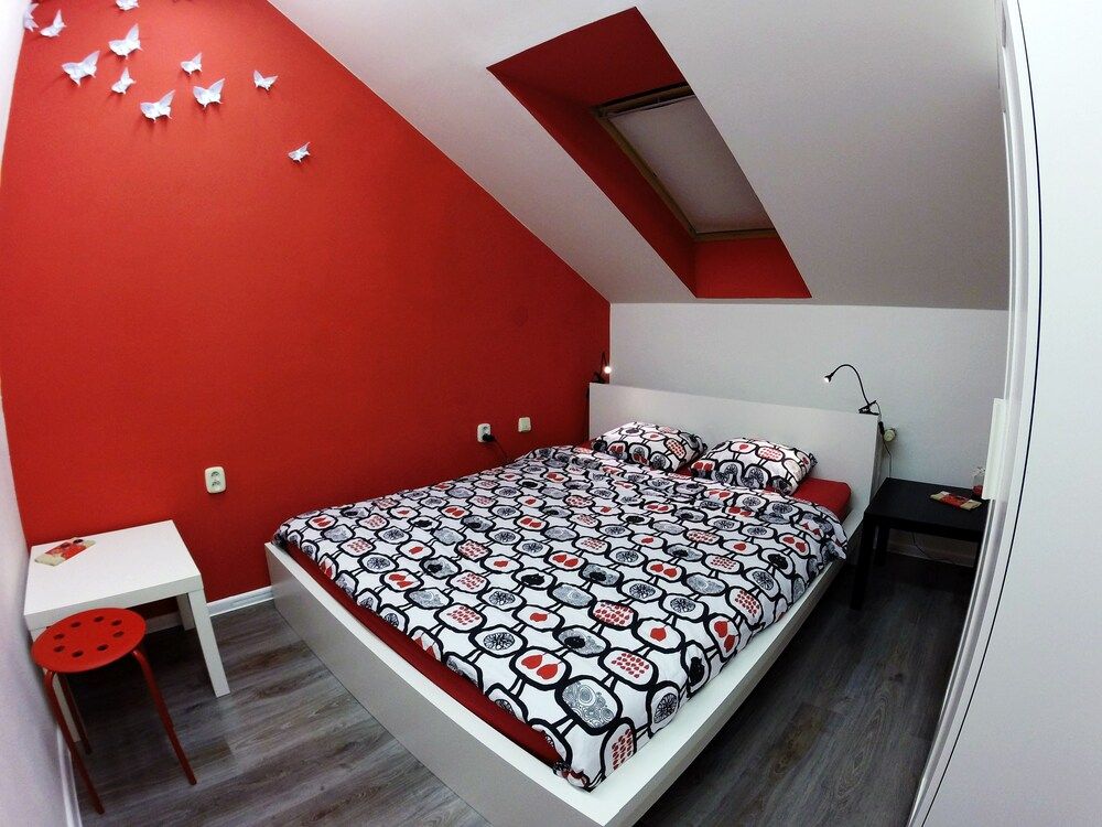 Nitra Glycerin Hostel Basic Double Room, 1 Queen Bed