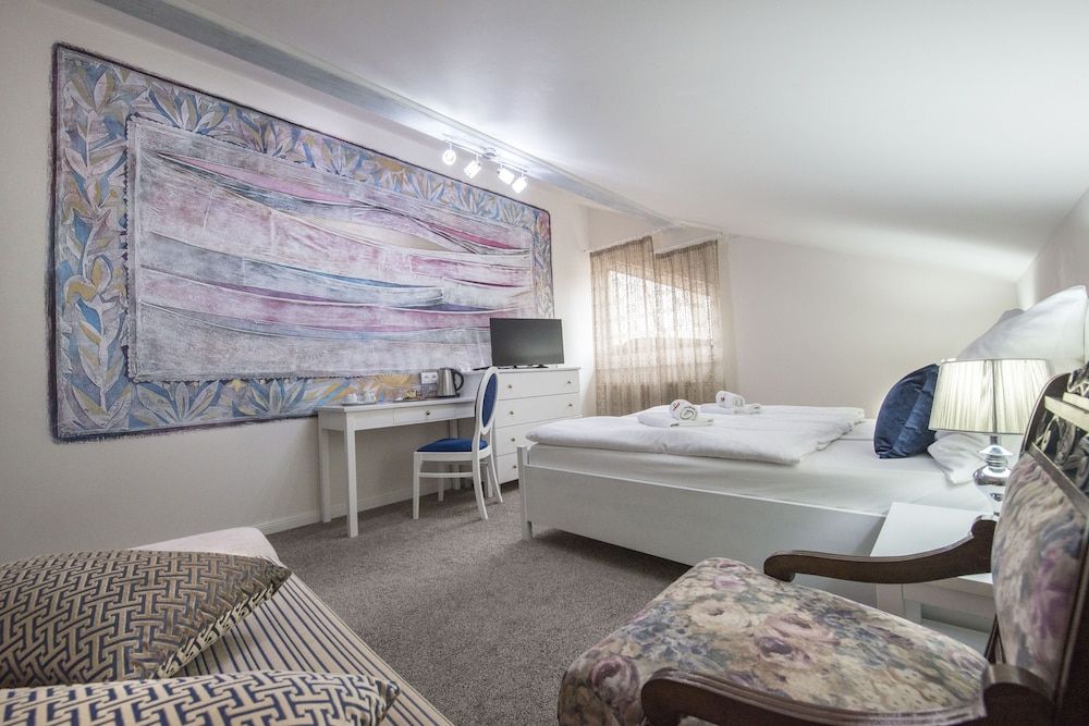 Pension Vila Mery Double Room, Garden View 7