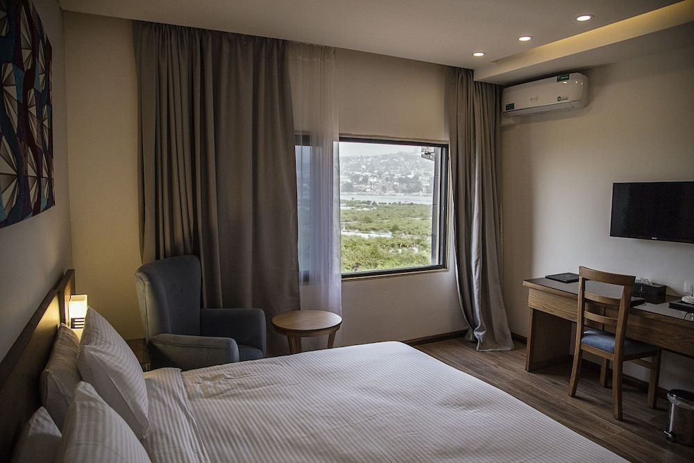 Sierra Palms Resort Standard Twin Room 2