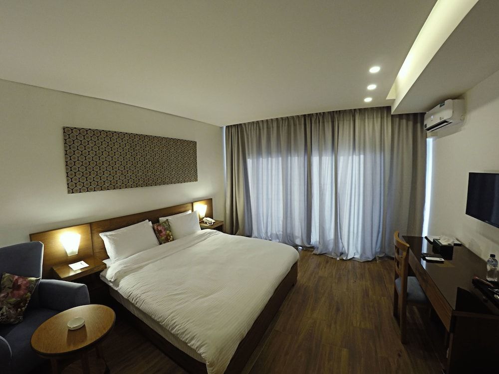 Sierra Palms Resort Standard Twin Room 3