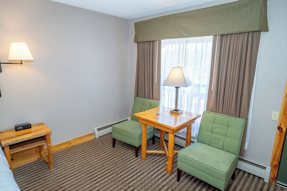 Hotel Estes Standard Room, 1 King Bed (Not Pet Friendly) 9