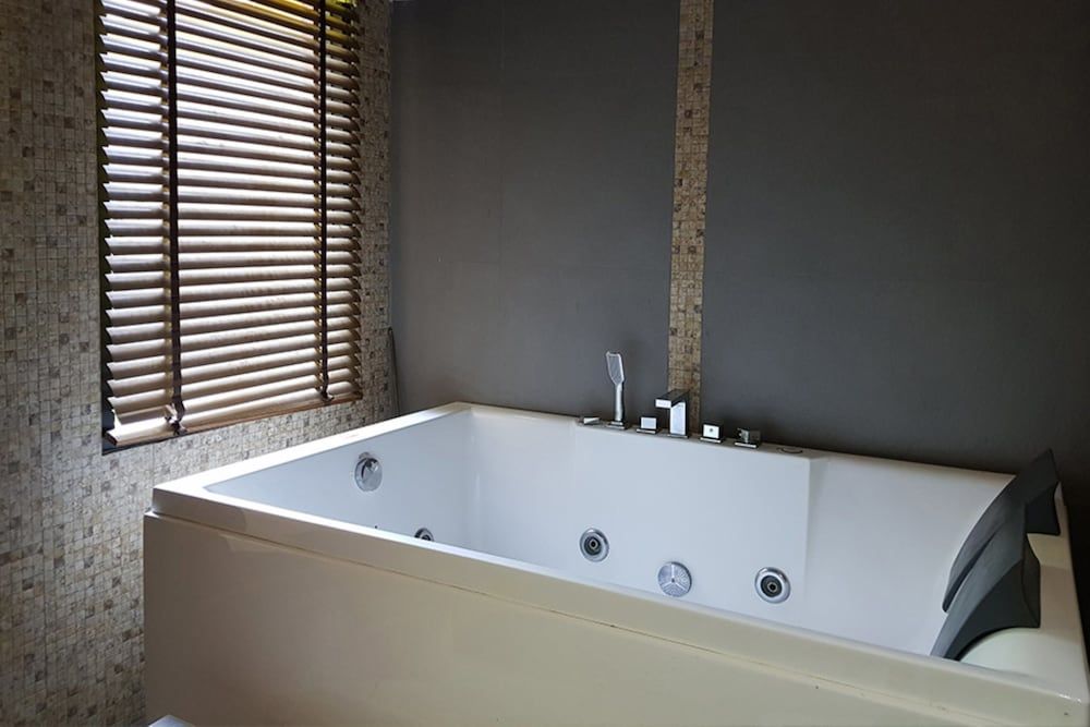 The Grace Amphawa Resort Deluxe Canal 12