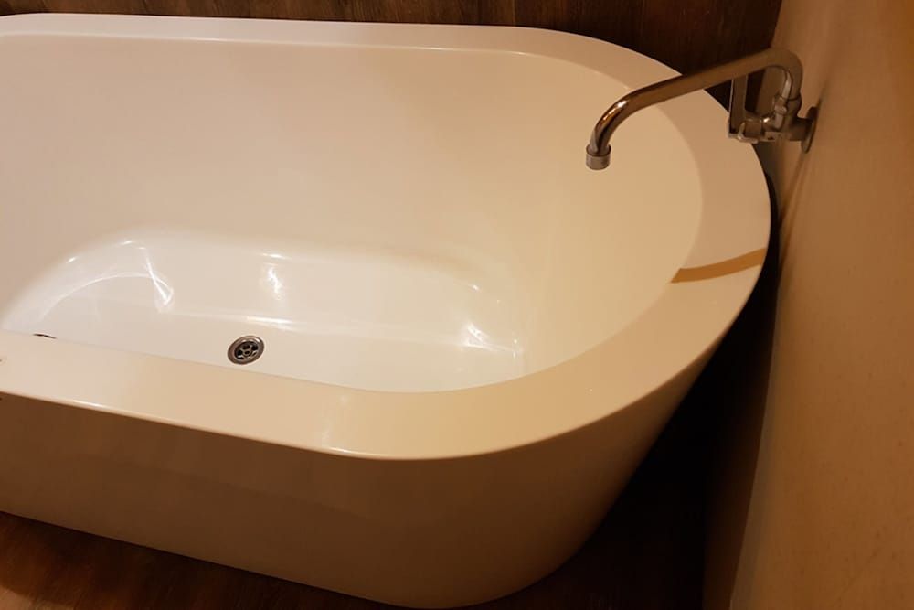 Deep Soaking Bathtub
