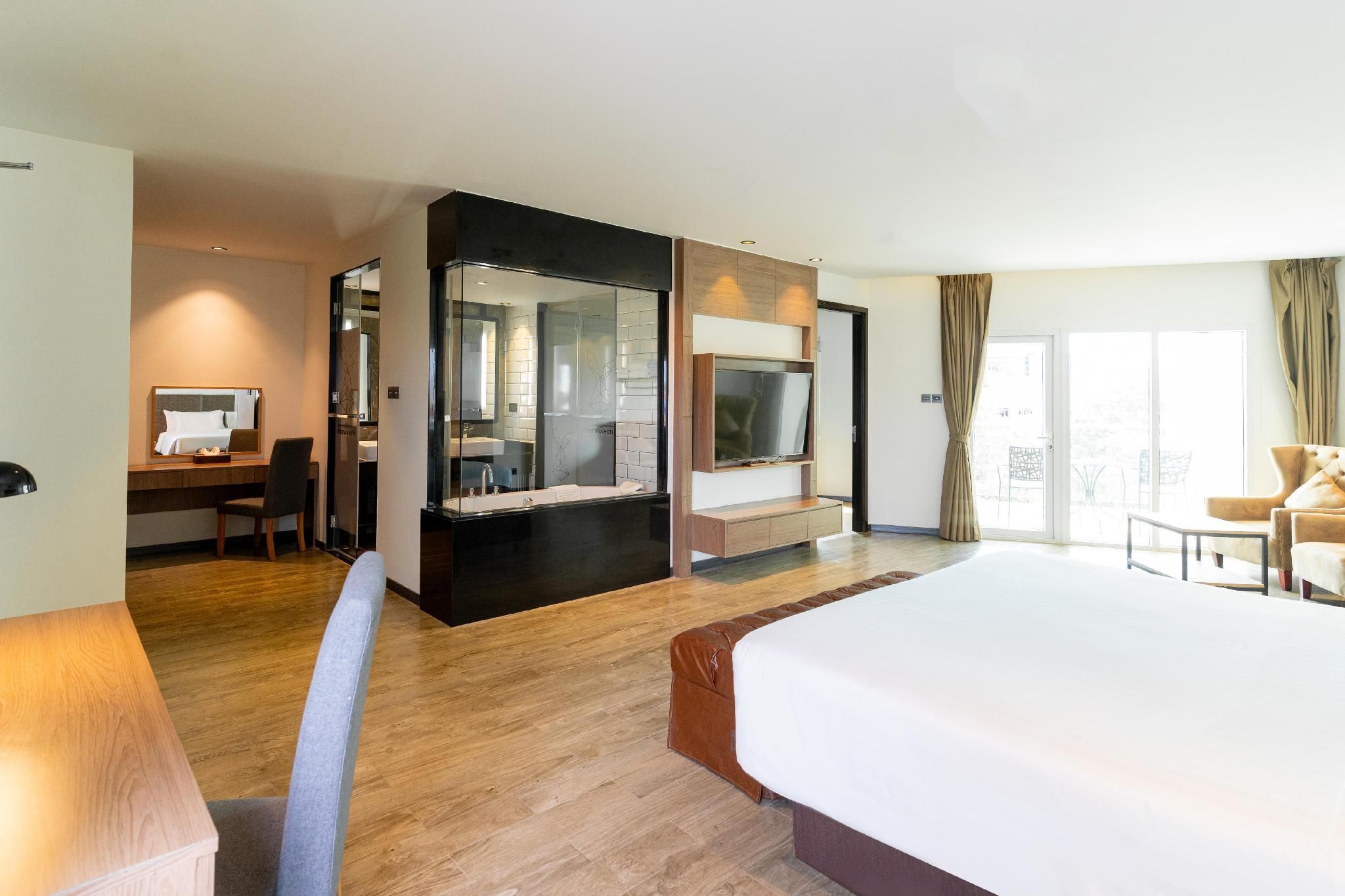 1 King Bed, Non-Smoking, Junior Suite, Balcony, City View, Kitchenette