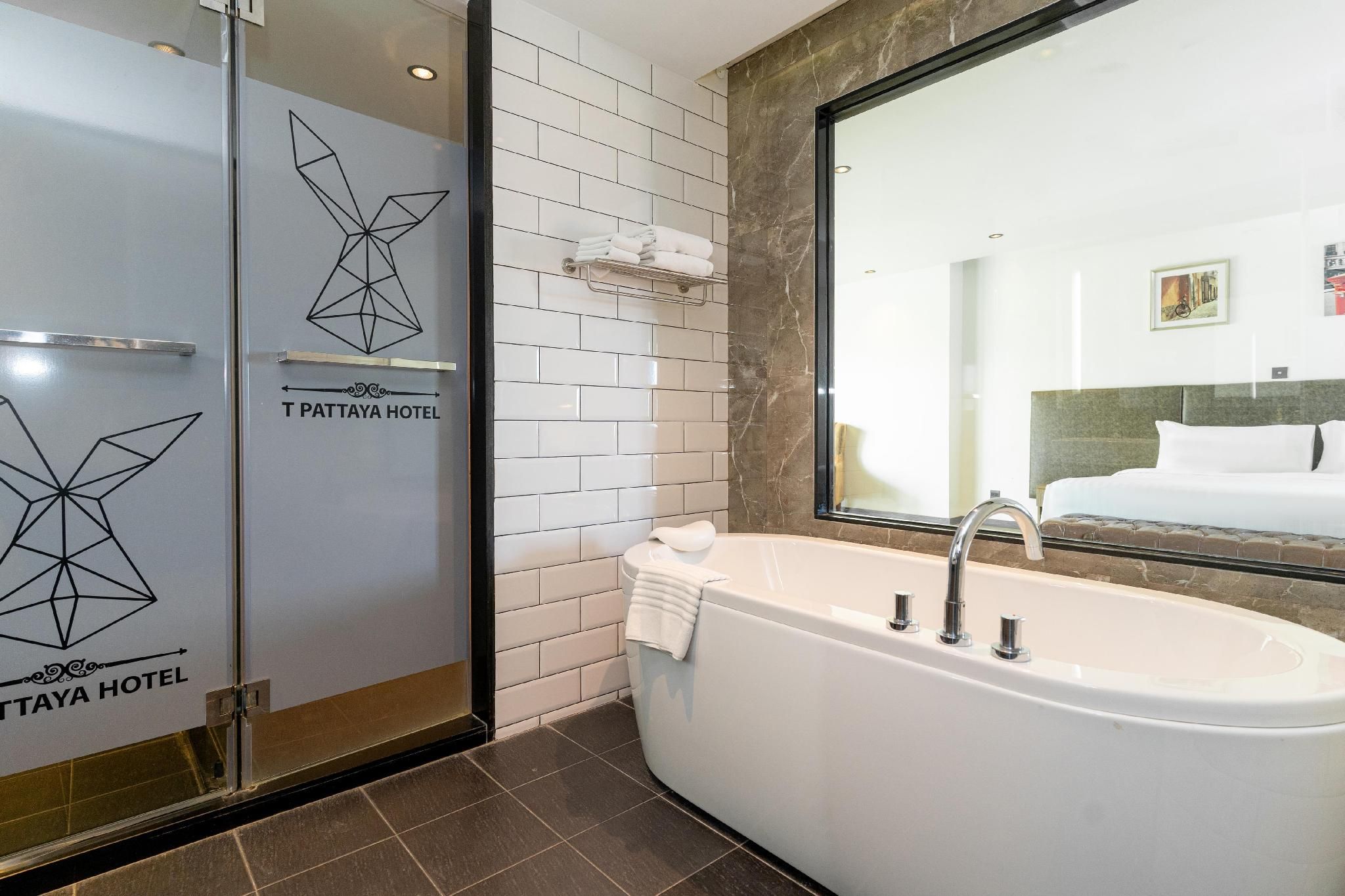 1 King Bed, Non-Smoking, Junior Suite, Balcony, City View, Kitchenette