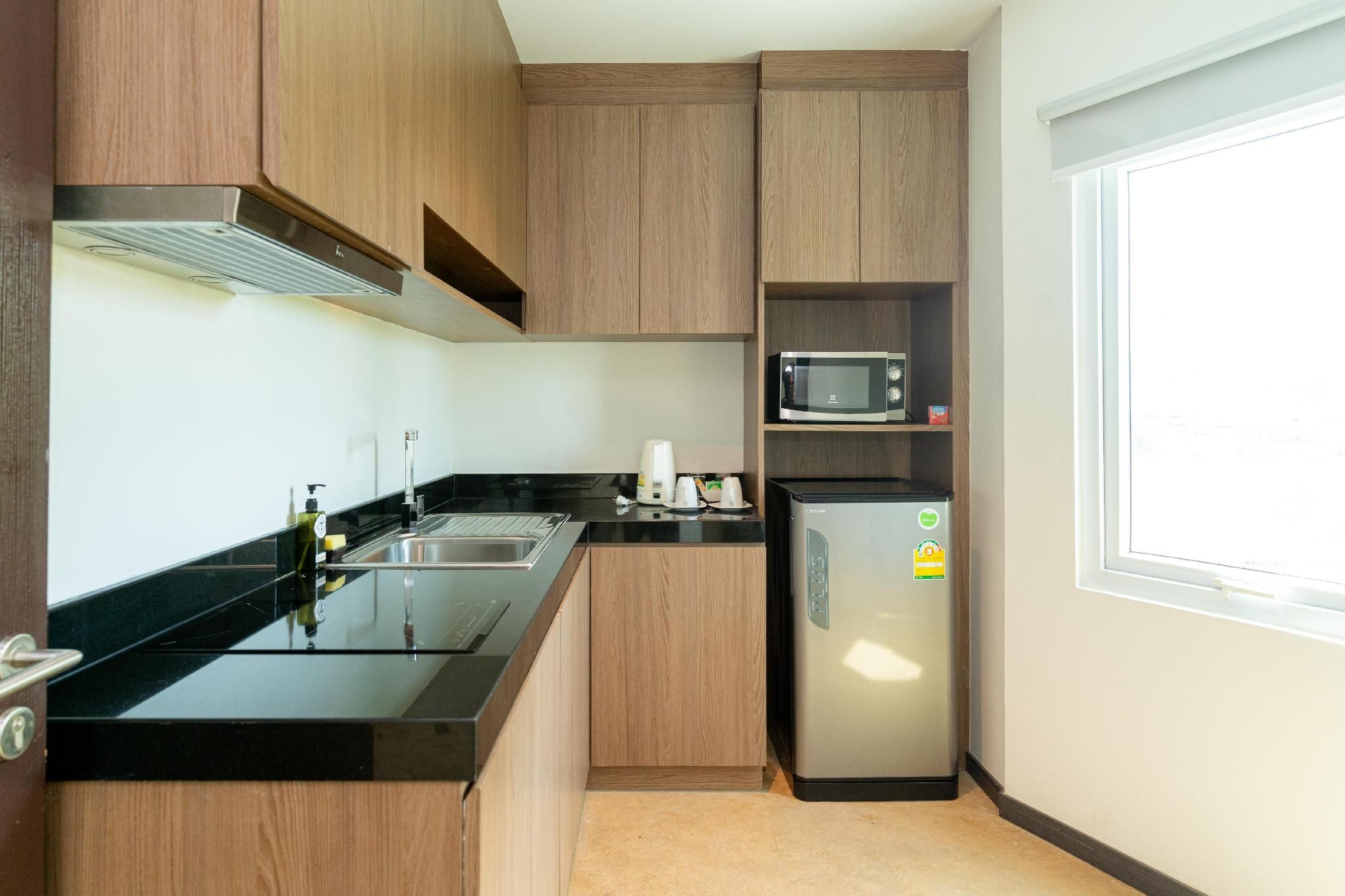 1 King Bed, Non-Smoking, Junior Suite, Balcony, City View, Kitchenette