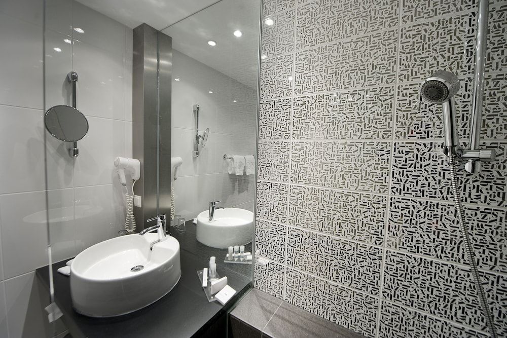 Pannonia Tower Parndorf GmbH Classic Double Room, 2 Twin Beds, Non Smoking (Perun Classic) 4