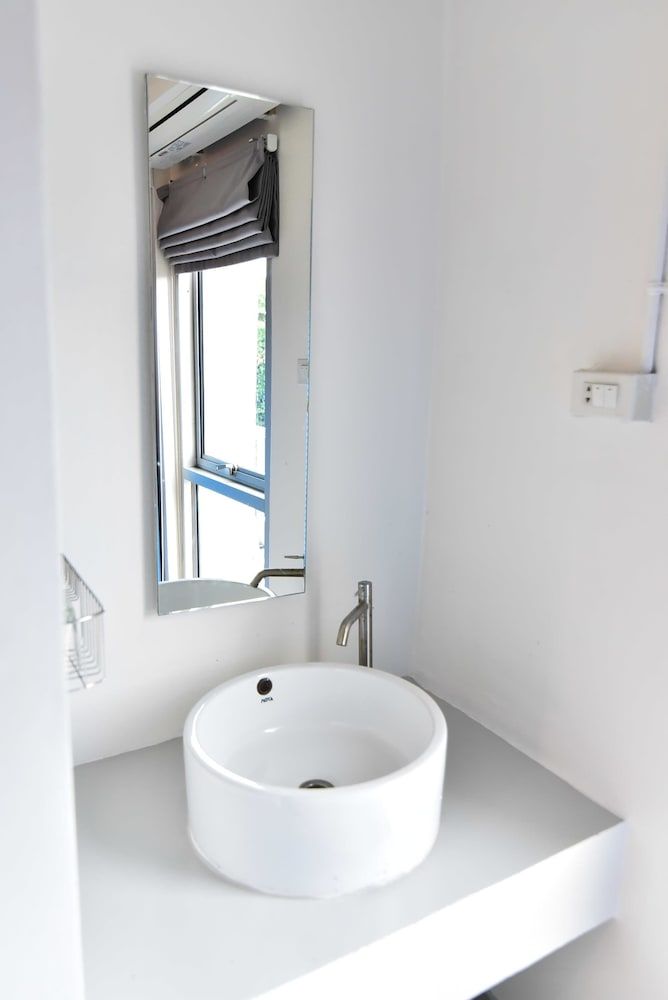 L42 Hostel Standard Double Room 7