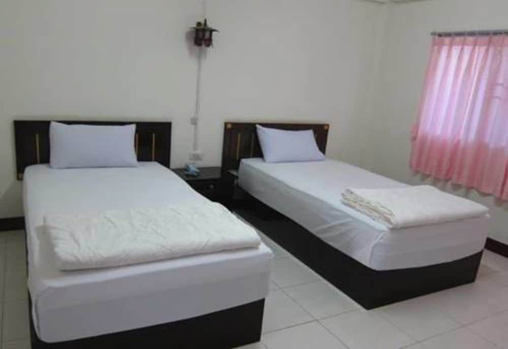 Amonruk Hotel 1 Standard Twin Room 2