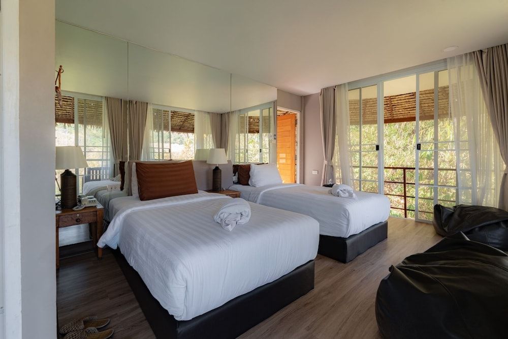 Chiangkhan River Green Hill Phu Thok Deluxe Villa