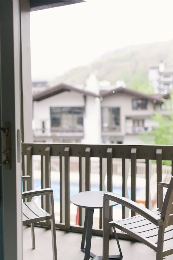 Sitzmark Vail Standard Room, 1 King Bed, Mountain View 3