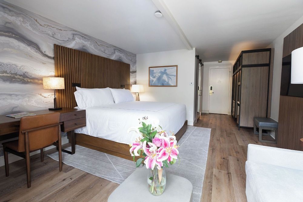 Sitzmark Vail Standard Room, 1 King Bed, Mountain View 2