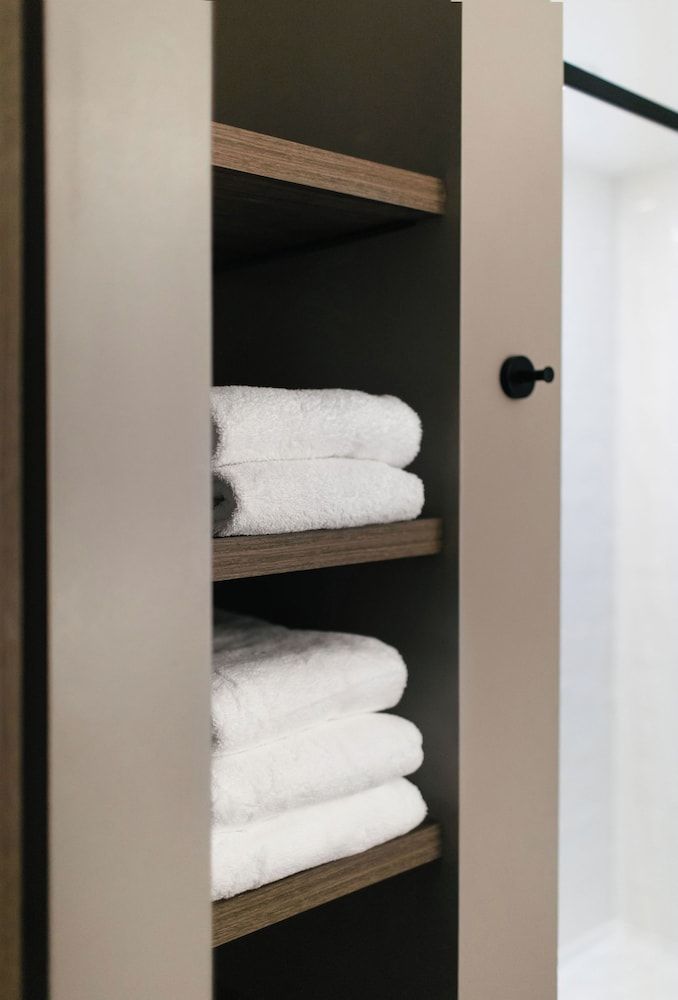 Sitzmark Vail Standard Room,1 King Bed, Mountain View ADA 3