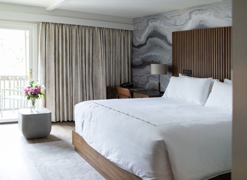 Sitzmark Vail Standard Room,1 King Bed, Mountain View ADA