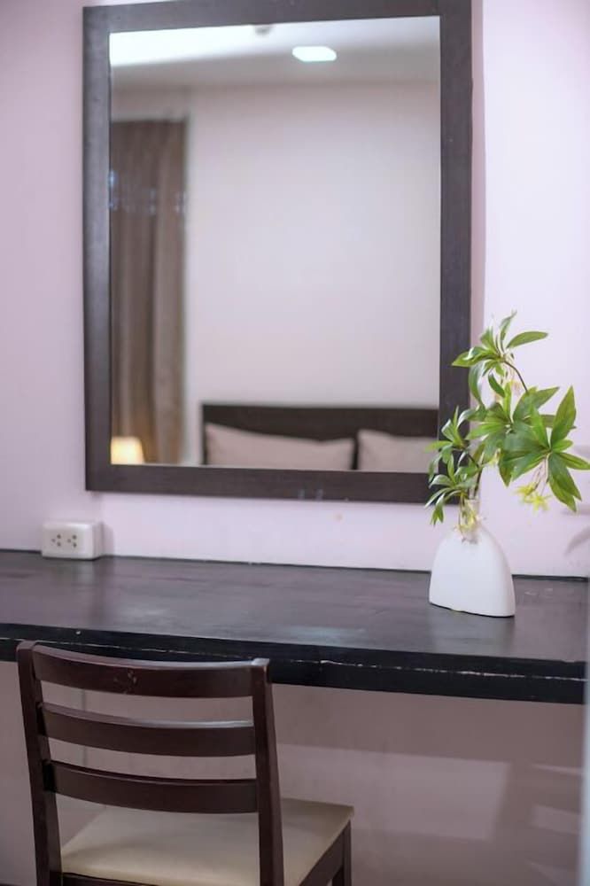 Mok Mek 72 Studio 19