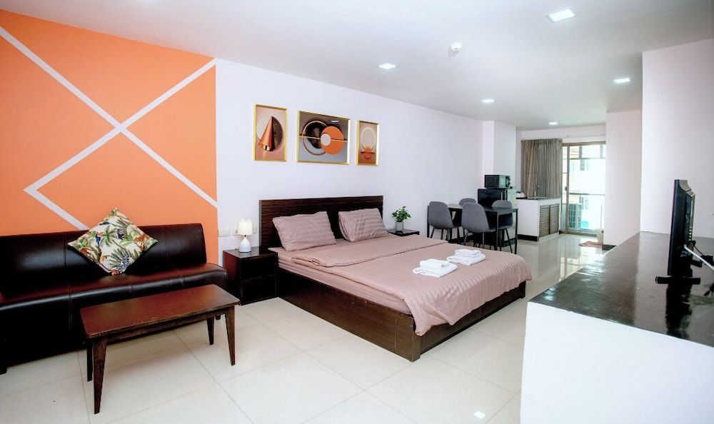 undefined Mok Mek 72