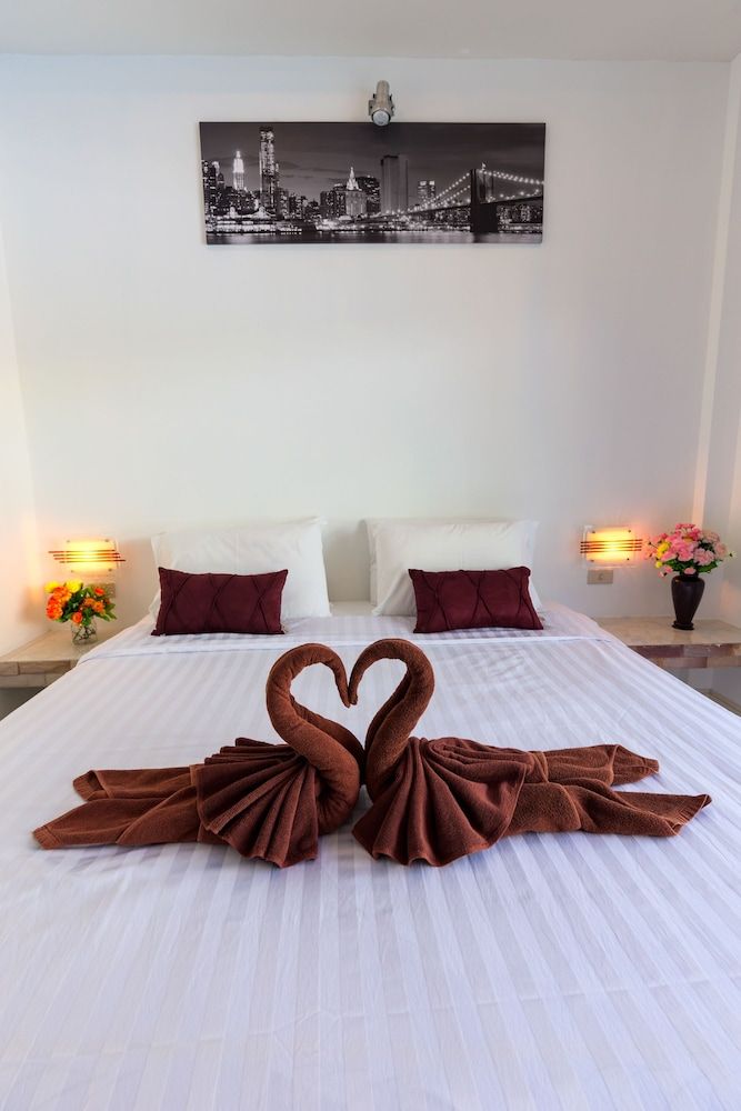 undefined Baan Chaylay Karon 9