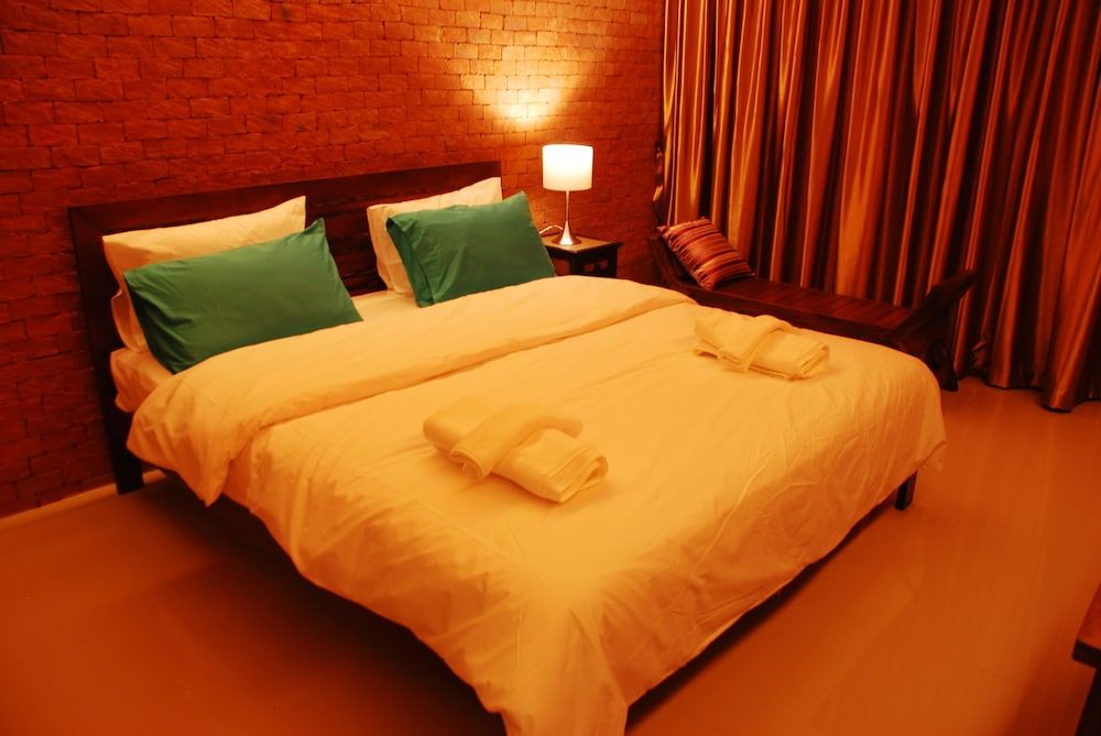 The White Elephant Home Deluxe Room, 1 King Bed, Non Smoking, Park View 2