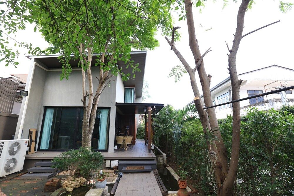 undefined The White Elephant Home 9