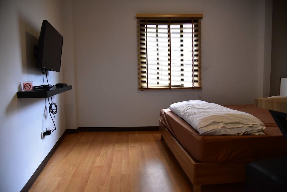 Inn Trog And Inn Soi - Hostel - Adults Only Double Room 7