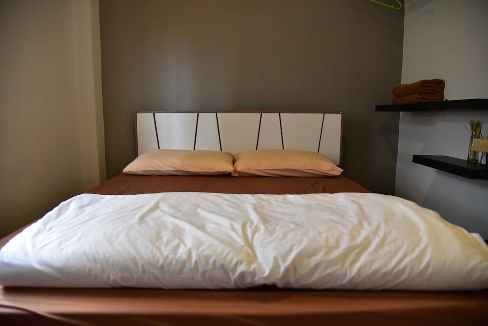 Inn Trog And Inn Soi - Hostel - Adults Only Double Room 6