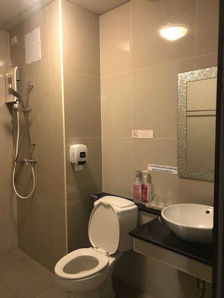 Ton Thong Resort Hotel Standard Triple Room 4