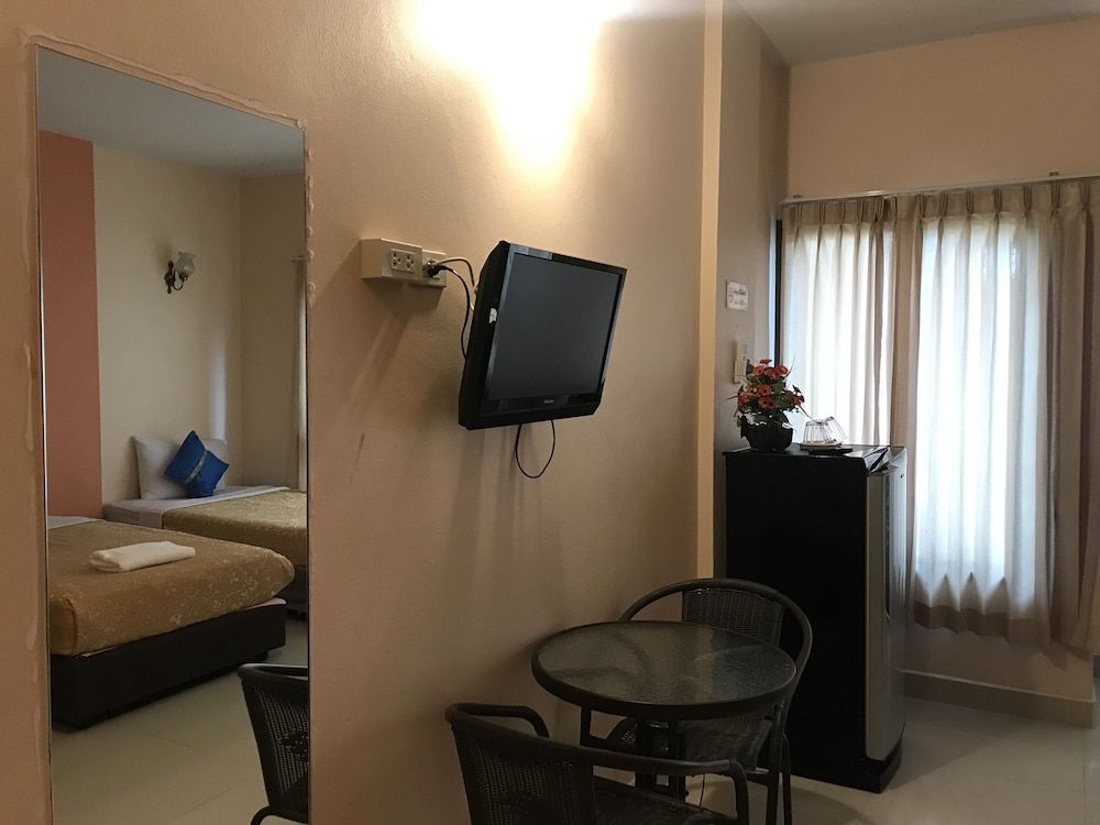 Ton Thong Resort Hotel Standard Triple Room 7