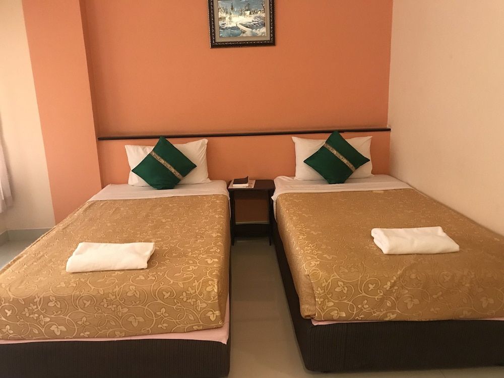 Ton Thong Resort Hotel Standard Twin Room 2