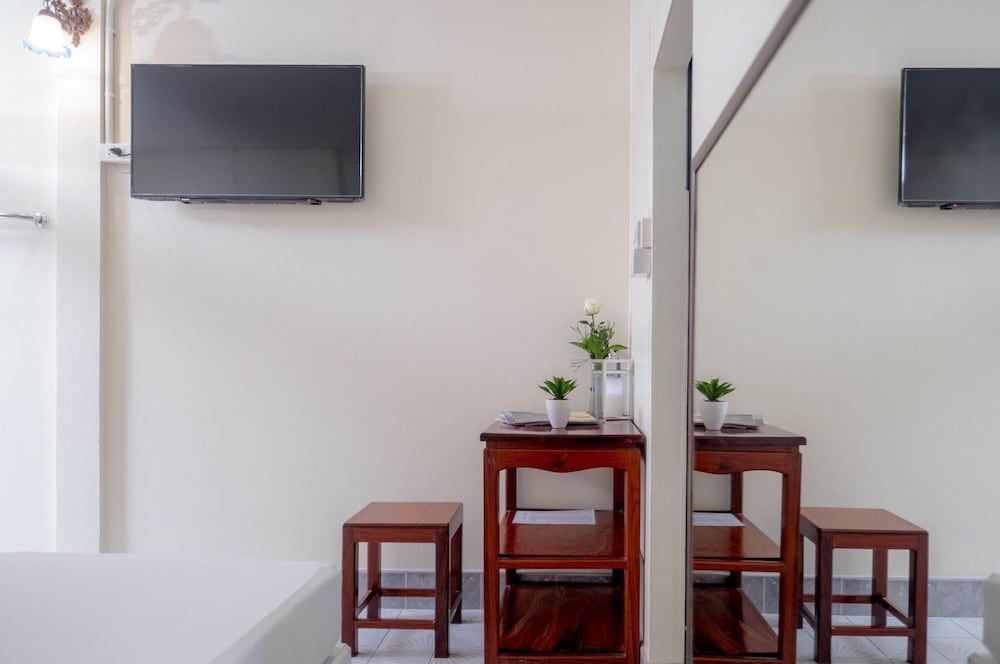 Chimphli Hotel Superior Double Room 5