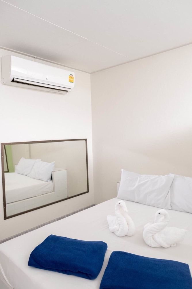 Chimphli Hotel Superior Double Room 3