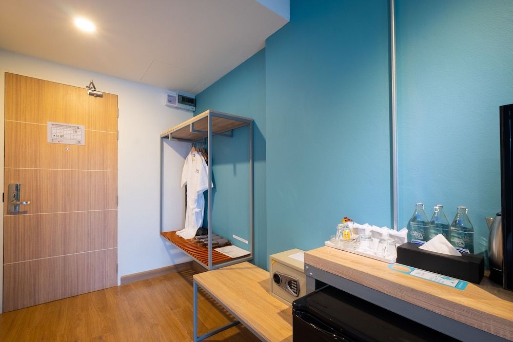 S.22 Hotel Suratthani Luxury Triple Room 15