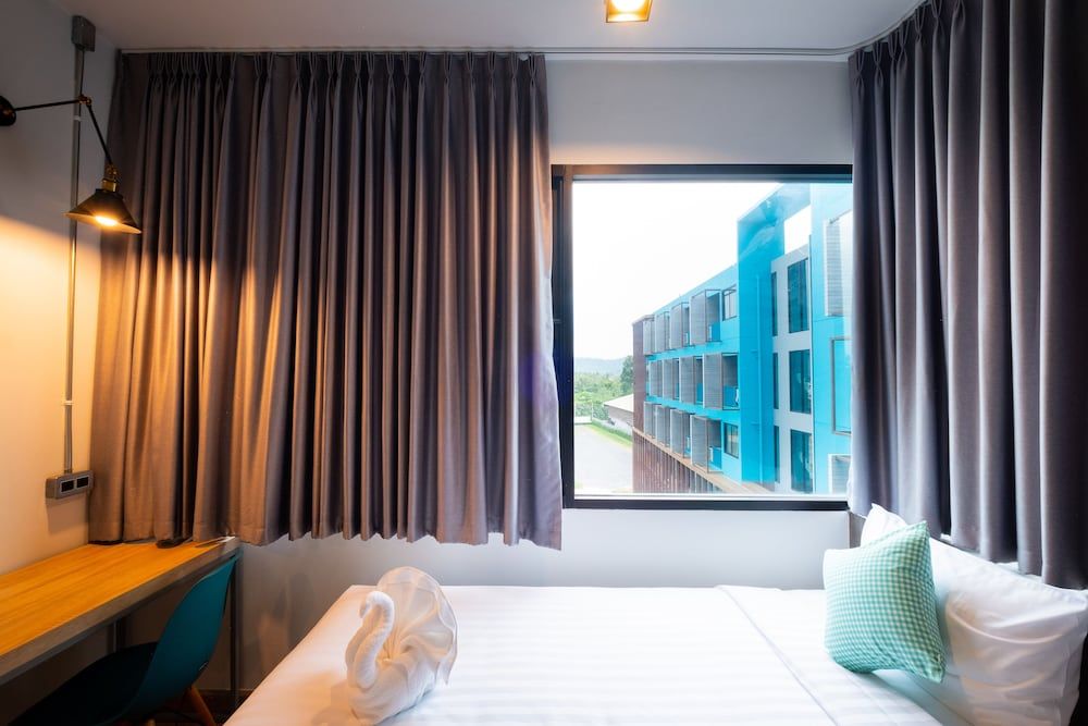 S.22 Hotel Suratthani Luxury Triple Room 6