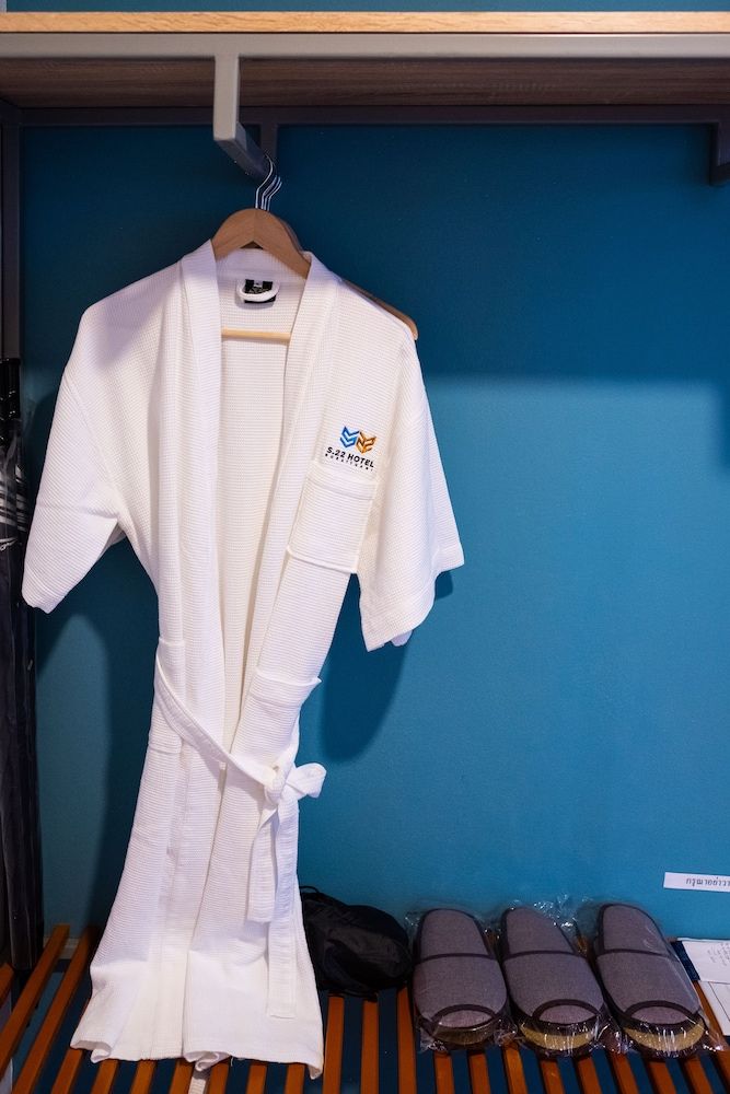 S.22 Hotel Suratthani Luxury Triple Room 12