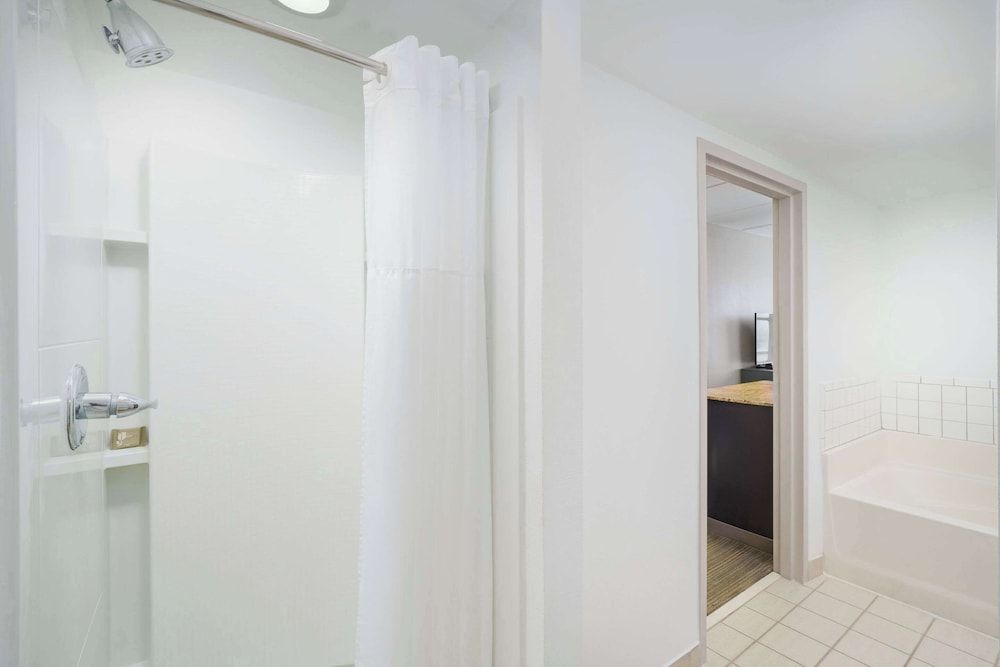 undefined Country Inn & Suites by Radisson, Orlando Airport, FL 10