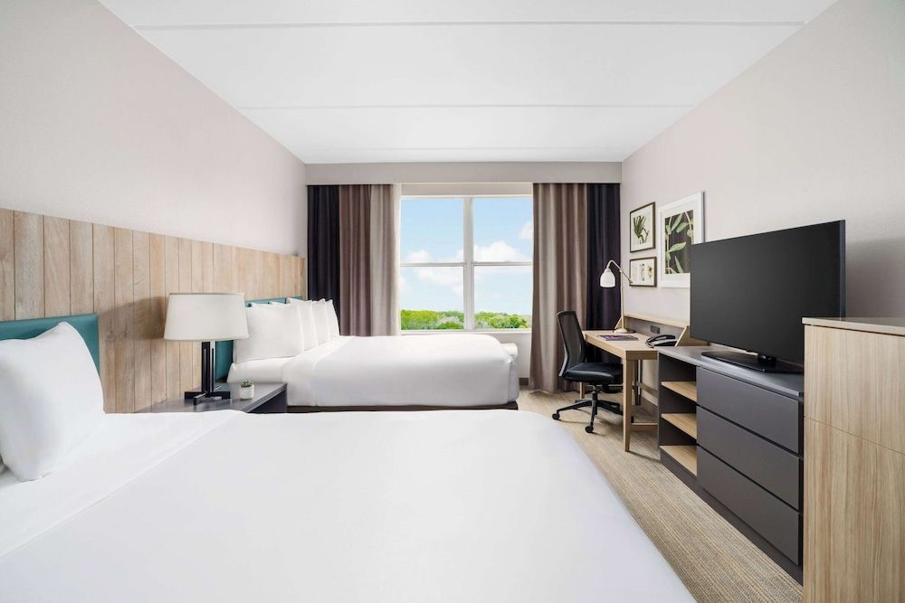 Country Inn & Suites by Radisson, Orlando Airport, FL Room, 2 Queen Beds, Accessible, Non Smoking 4